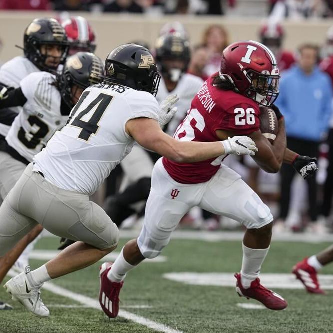 Indiana's Josh Henderson runs past.jpeg